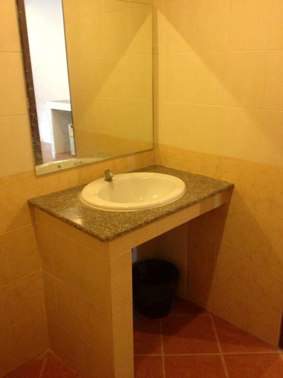 Bank Guest House Хаад Рин Екстериор снимка